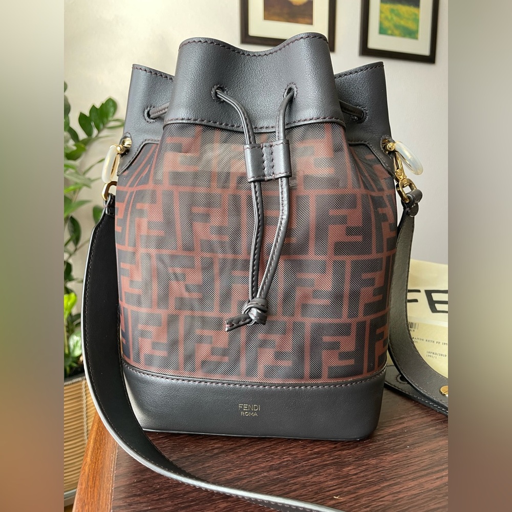 AUTHENTIC FENDI MON TRESOR BROWN BUCKET BAG IN ZUCCA MESH RETAIL 2,490$